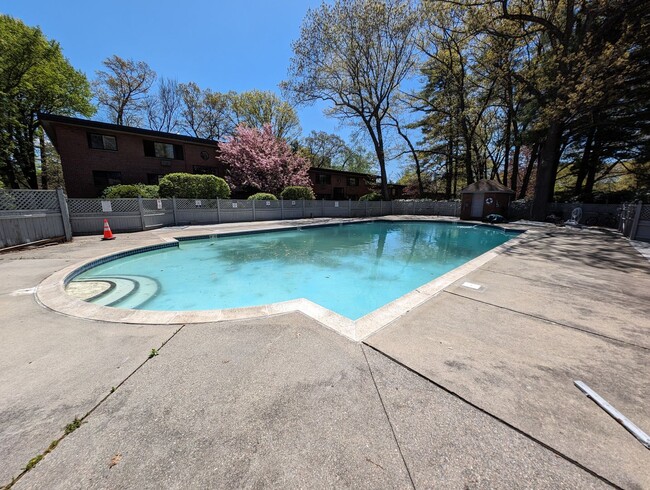 Building Photo - 1 bedroom Oak Terrace-Framingham