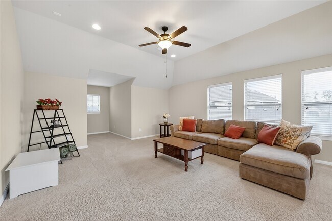 Building Photo - 10 Cayuga Pond Ct