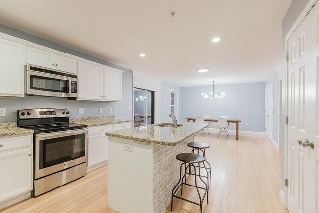 Building Photo - 213 Villager Rd