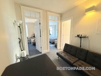 Building Photo - 829 Beacon St