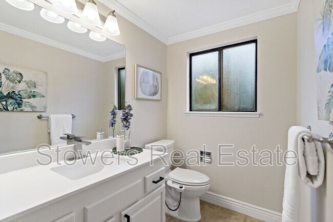 Building Photo - 17716 Columbia Dr