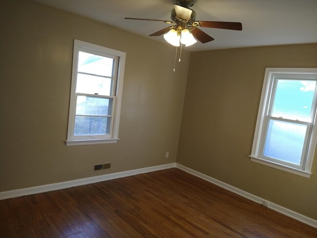 Building Photo - 1510 N Platte Ave