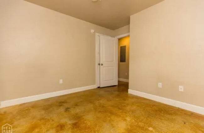Building Photo - 208 Maple St