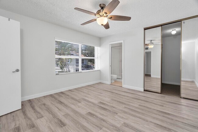 Building Photo - 8159 Andover Ct