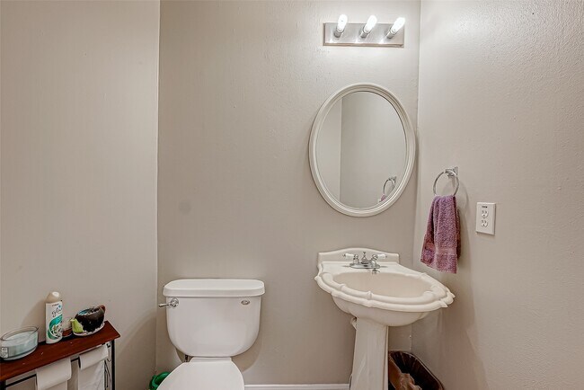 Building Photo - 211 Rolling Plains Dr