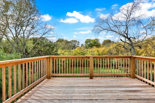 Building Photo - 3 Bedroom and 2 Bathroom with Finished Basement near Fort Campbell