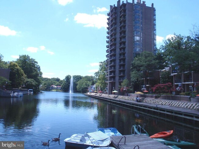 Building Photo - 1808 Ivy Oak Square
