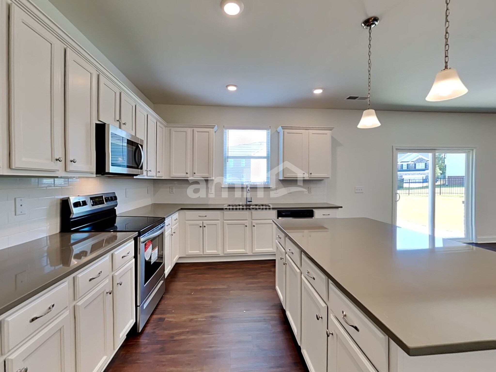Building Photo - 678 Carnaby Ln