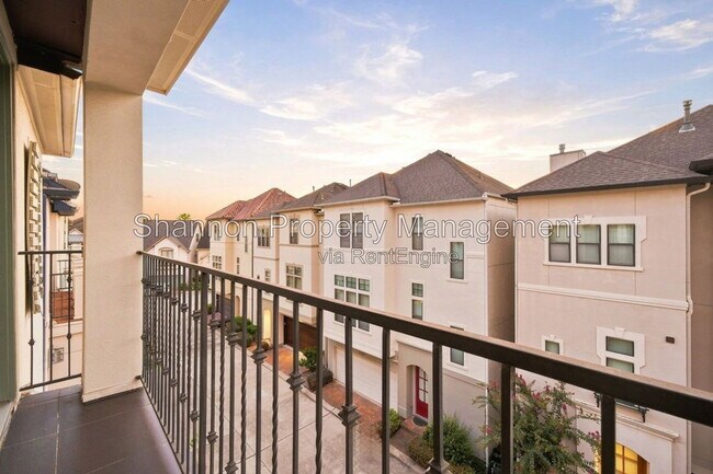 Building Photo - 9609 Pemberton Cres Dr