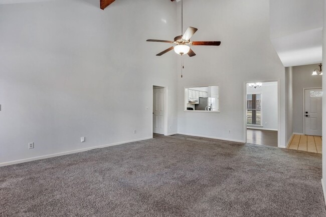 Building Photo - 755 Regal Dr