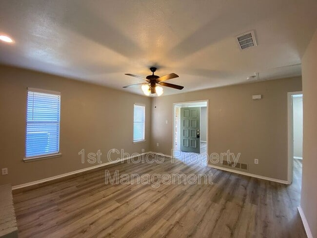 Building Photo - 2311 Kingsford Ct