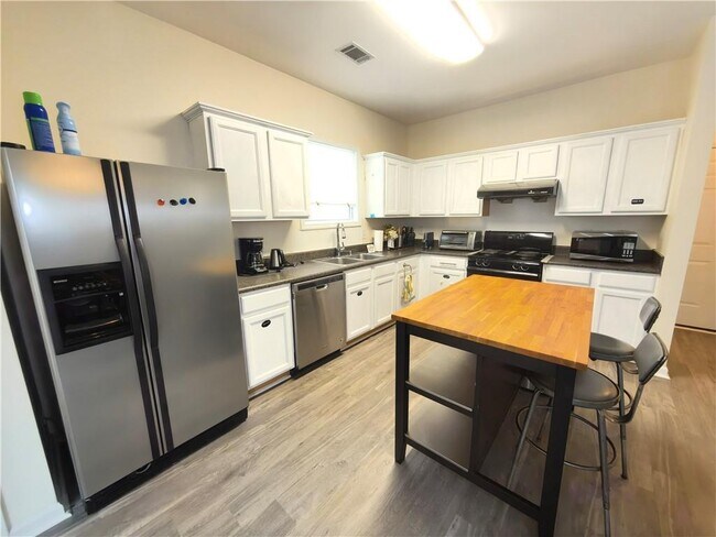 Building Photo - 3362 Briaroak Dr