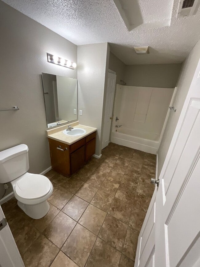 Building Photo - 4 Bed 2 Bath Home for Rent