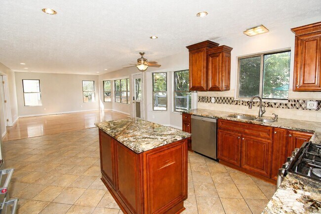 Building Photo - 2515 Pressman Dr