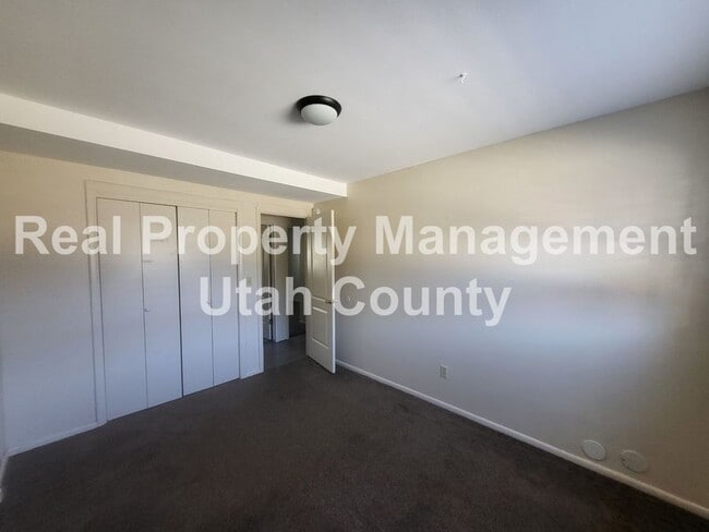 Building Photo - 1052 Ellen Cir