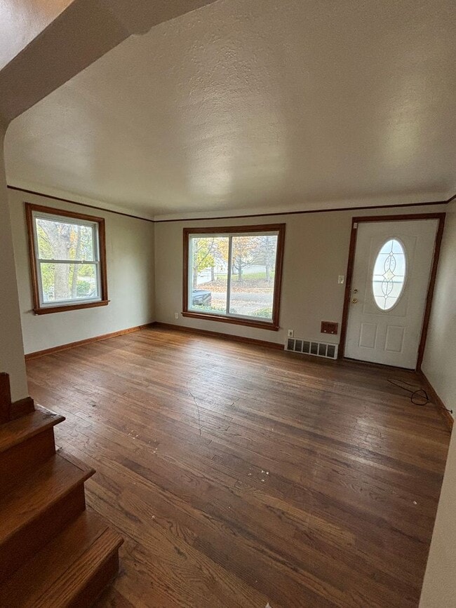 Building Photo - Newly Renovated 3 Bedroom Home – Section 8...