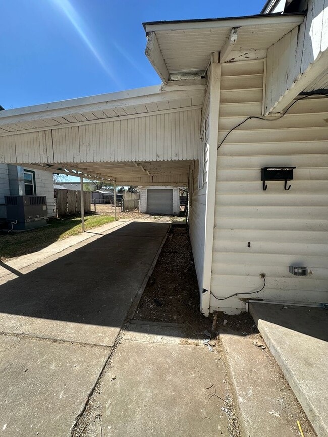 Building Photo - Cute 2 bed 1 bath Home