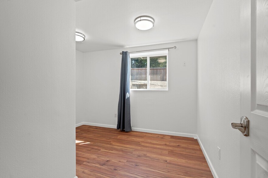 Room #1 - 411 124th St S