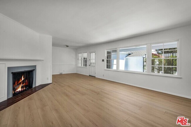 Building Photo - 315 26th St