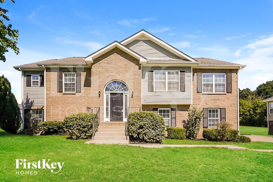 Primary Photo - 3426 N Henderson Way