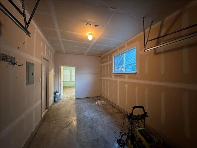 Building Photo - "Charming 3-Bedroom Retreat in Kyle, TX with Spacious Living and Modern Comforts!"