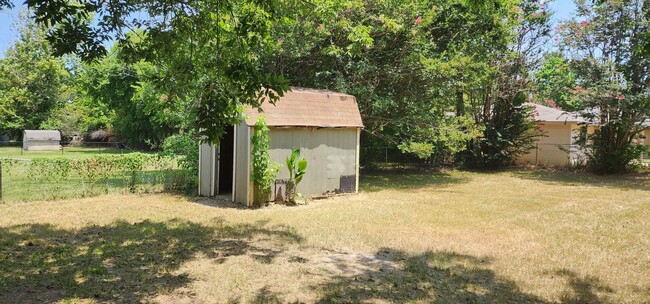 Building Photo - Cozy Corner Home with Backyard and Storage