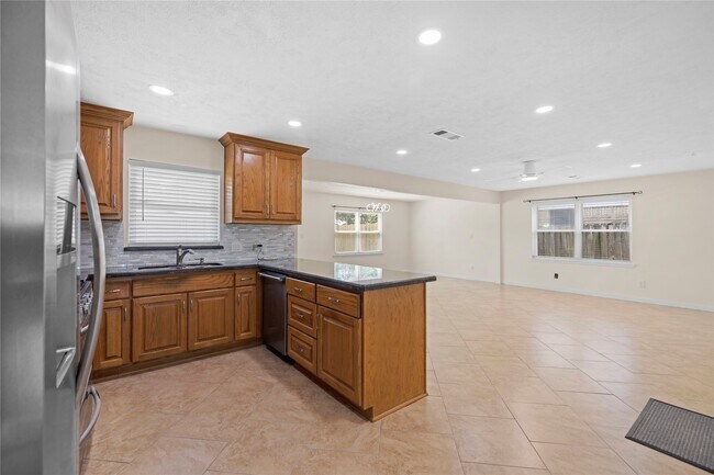 Building Photo - 10055 Westview Dr