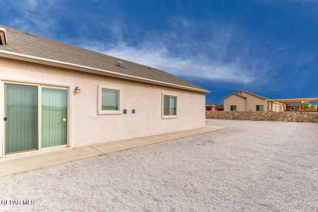 Building Photo - 228 Flor Scabiosa Dr