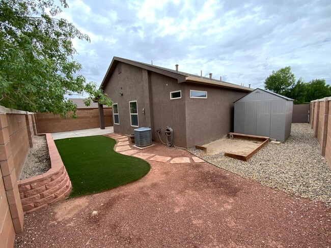 Building Photo - 3 Bedroom Single Story Home Available in T...
