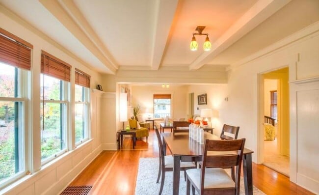 Building Photo - 2 bedroom in Seattle WA 98103