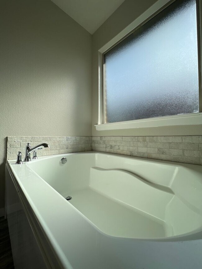 Building Photo - New Beginnings Start At AMRR: Gorgeous 3 Bedroom Available in June!