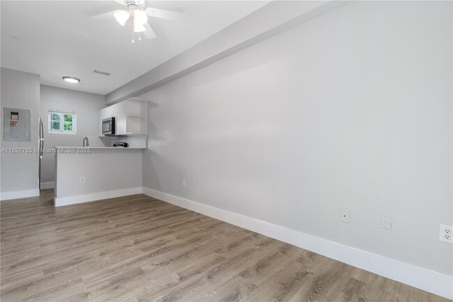Building Photo - 1421 SW 3rd St