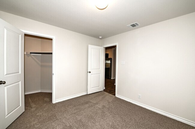Building Photo - 13035 Minuet Sway