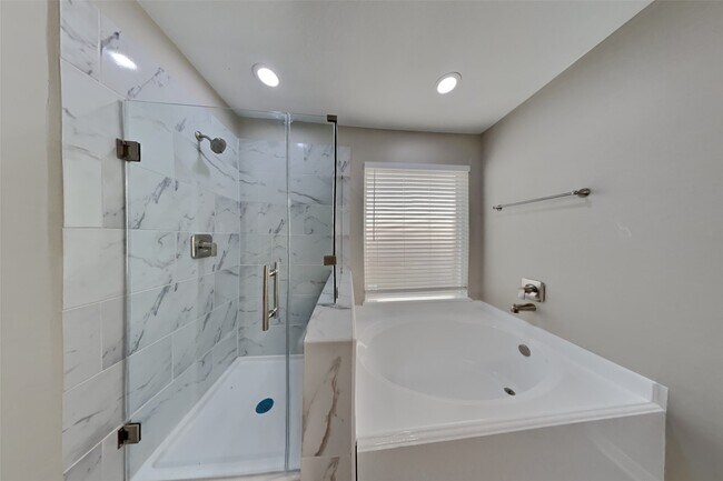 Building Photo - 11810 Skydale Dr