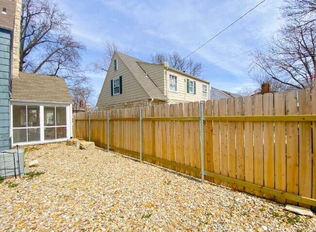 Building Photo - 1815 Laramie St