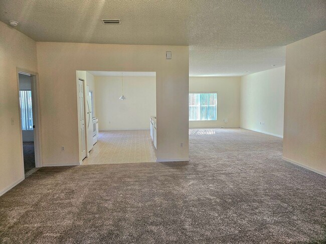 Building Photo - Newly renovated 3 bed, 2 bath home located minutes from Palm Coast dining, shopping, and the beach