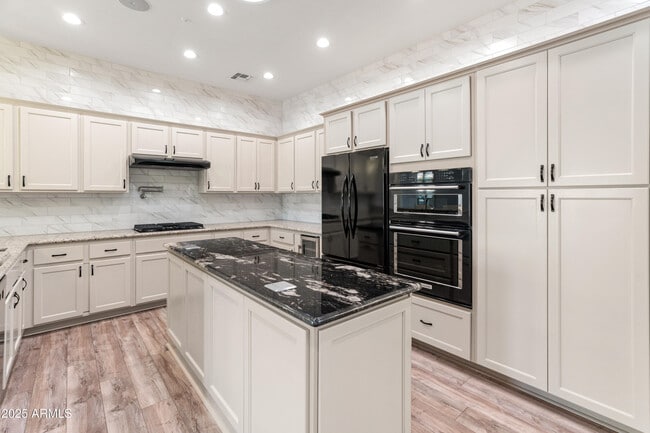 Building Photo - 12073 W Desert Mirage Dr