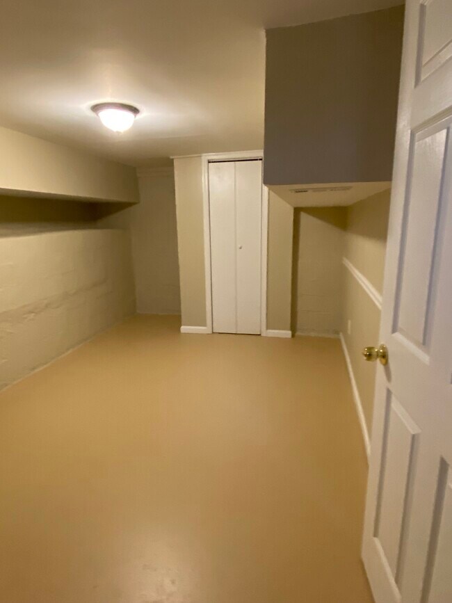 Building Photo - 209 W Church St