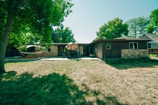 Building Photo - 1330 Kipling St