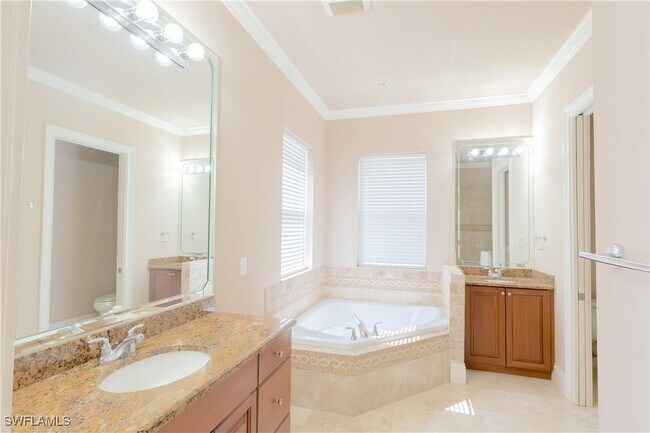 Building Photo - 2915 Coco Lakes Dr