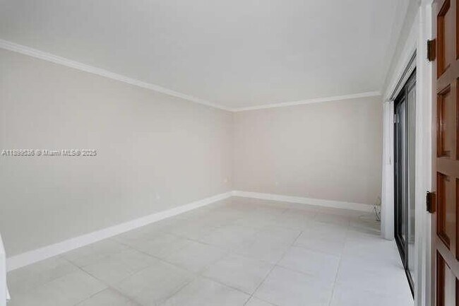 Building Photo - 4732 SW 67th Ave