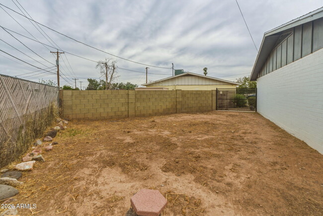 Building Photo - 3636 W Keim Dr