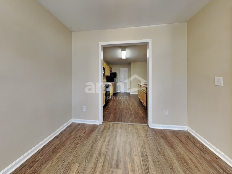 Building Photo - 1528 Pebble Ridge Dr