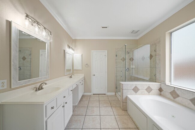Building Photo - 16007 Berkshire Manor Ln