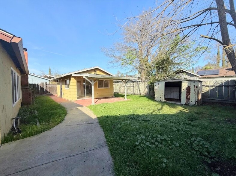 Building Photo - 455 Columbia Ave