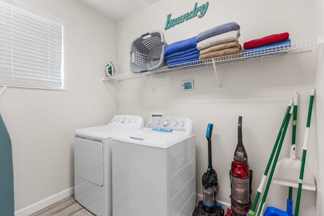 Building Photo - 4718 Kings Castle Cir