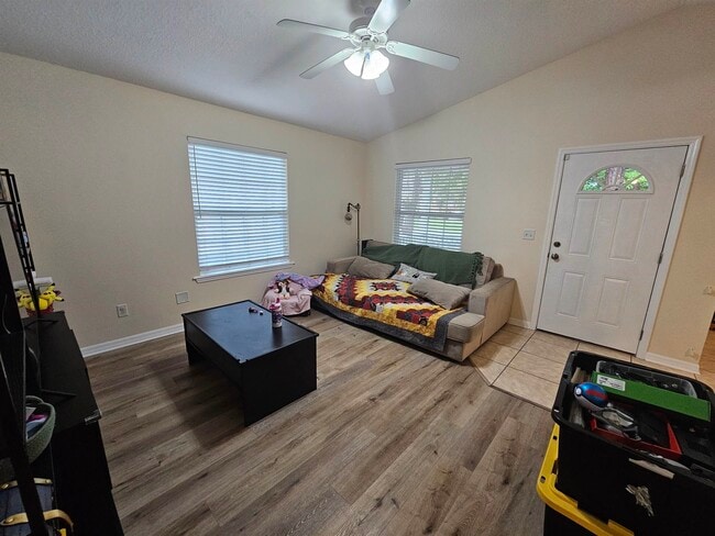 Building Photo - 985 Cooper St