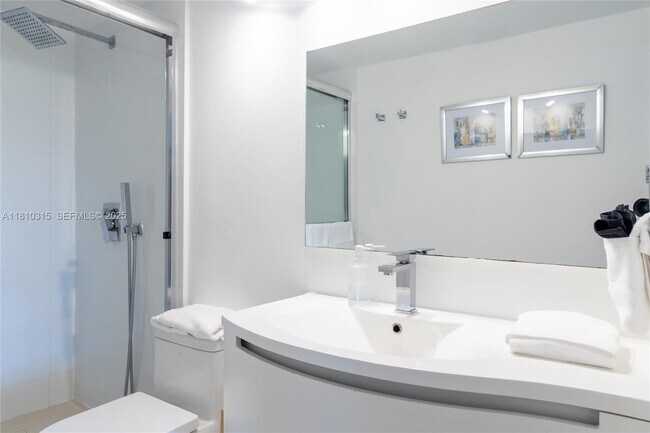 Building Photo - 19901 E Country Club Dr