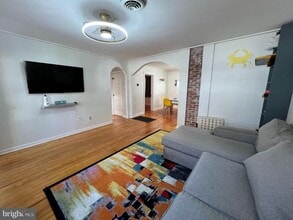 Building Photo - 710 Garfield Ave