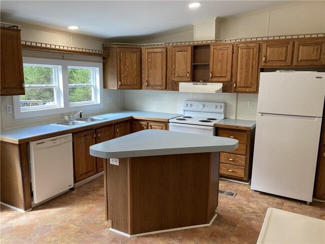 Building Photo - 99 Strawberry Ln